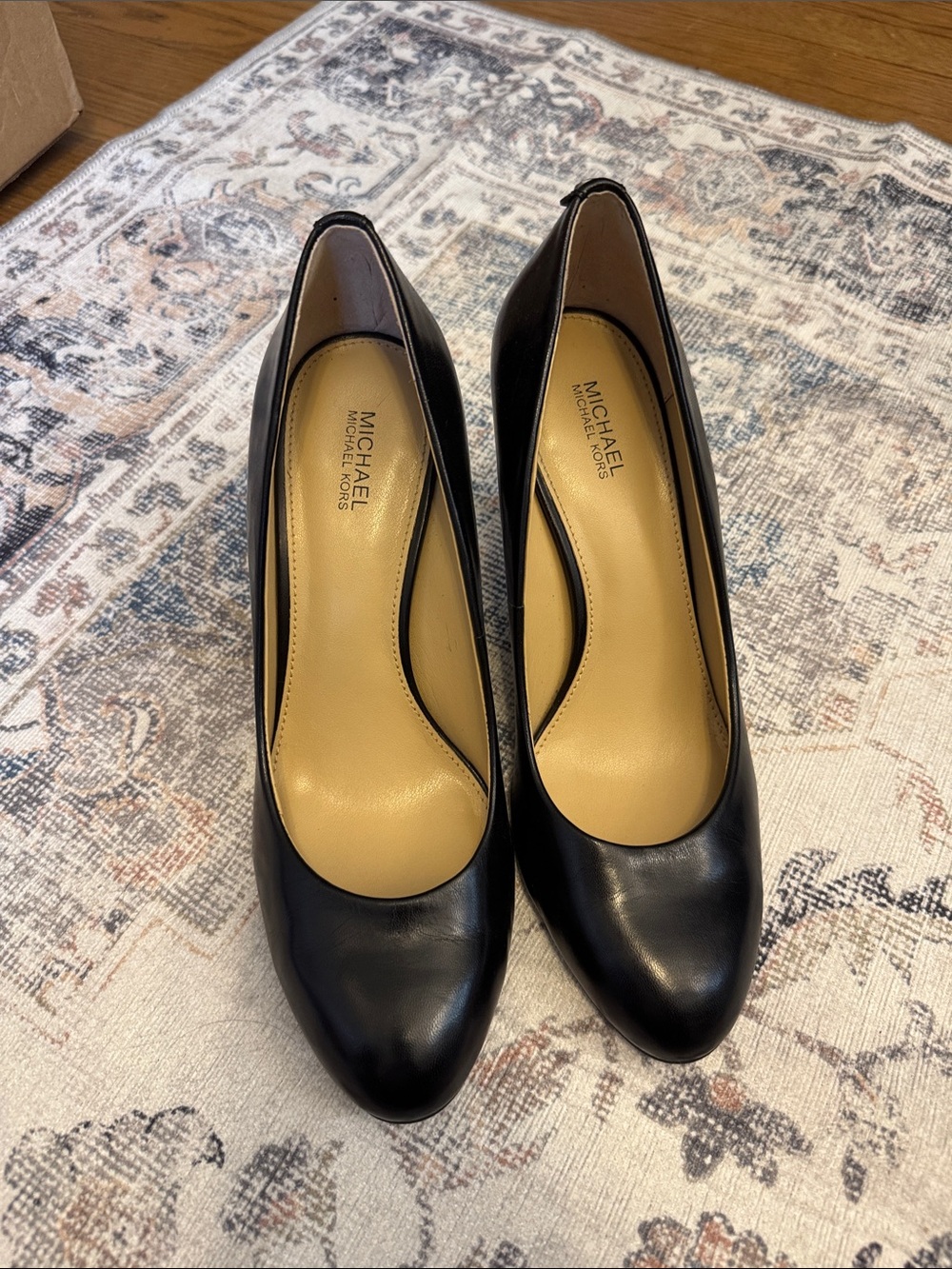 Women’s Michael Kors Black Leather Almond Toe Pumps 7.5 EUC